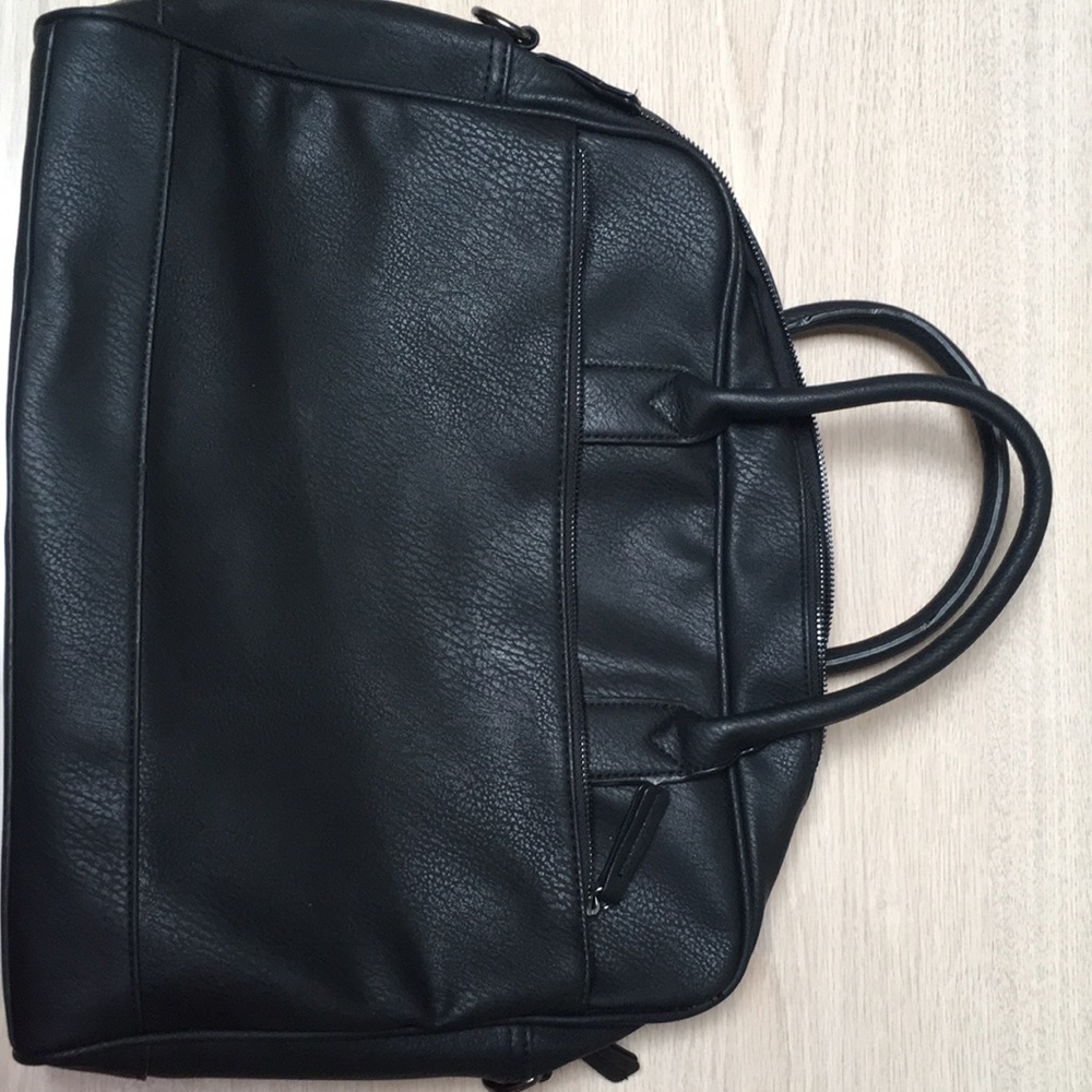 ✂️ Like new! Vinyl bag